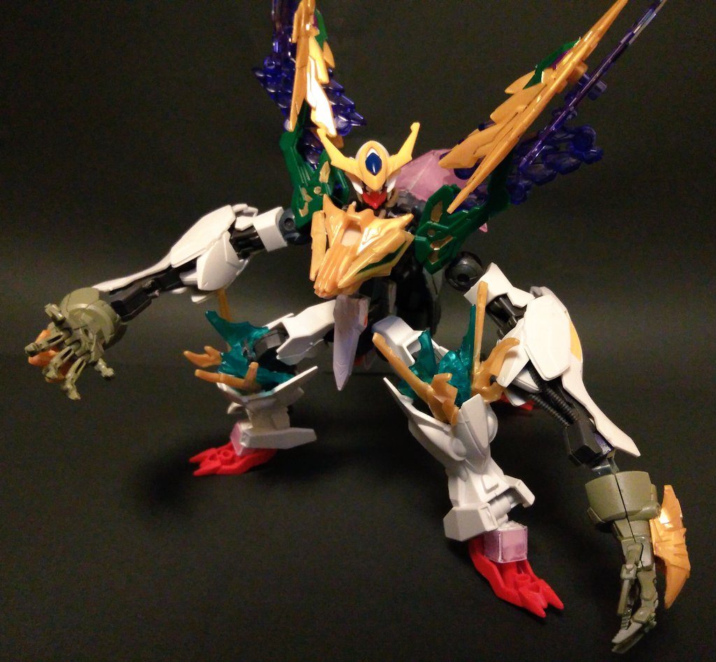 こちらが塗装前。創傑伝のパーツが各部に付けられてますね。　