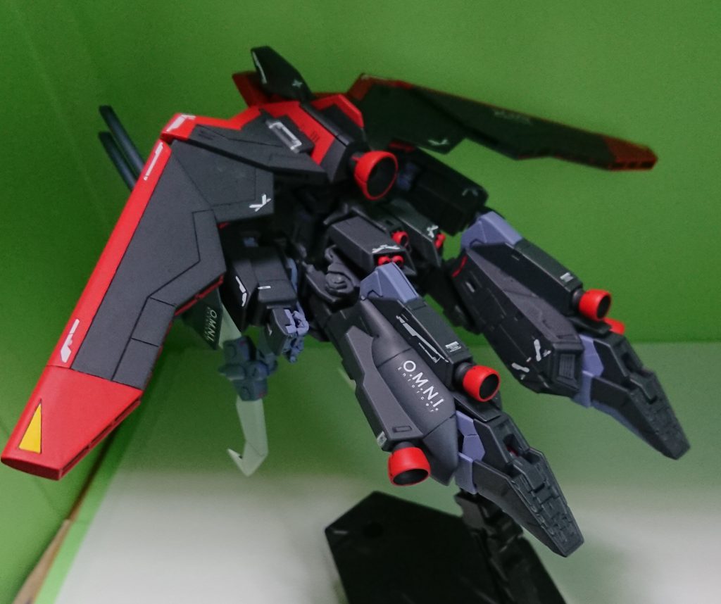 ゼータのおかげで変形後の収まりも良く、開く幅も無段階で動きます