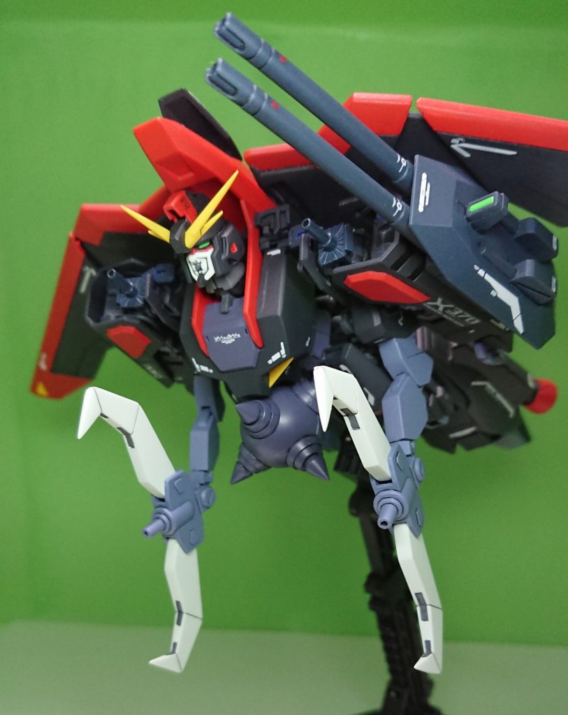 変形で下がる肩アーマーもネオジム磁石の接続に変えてあります