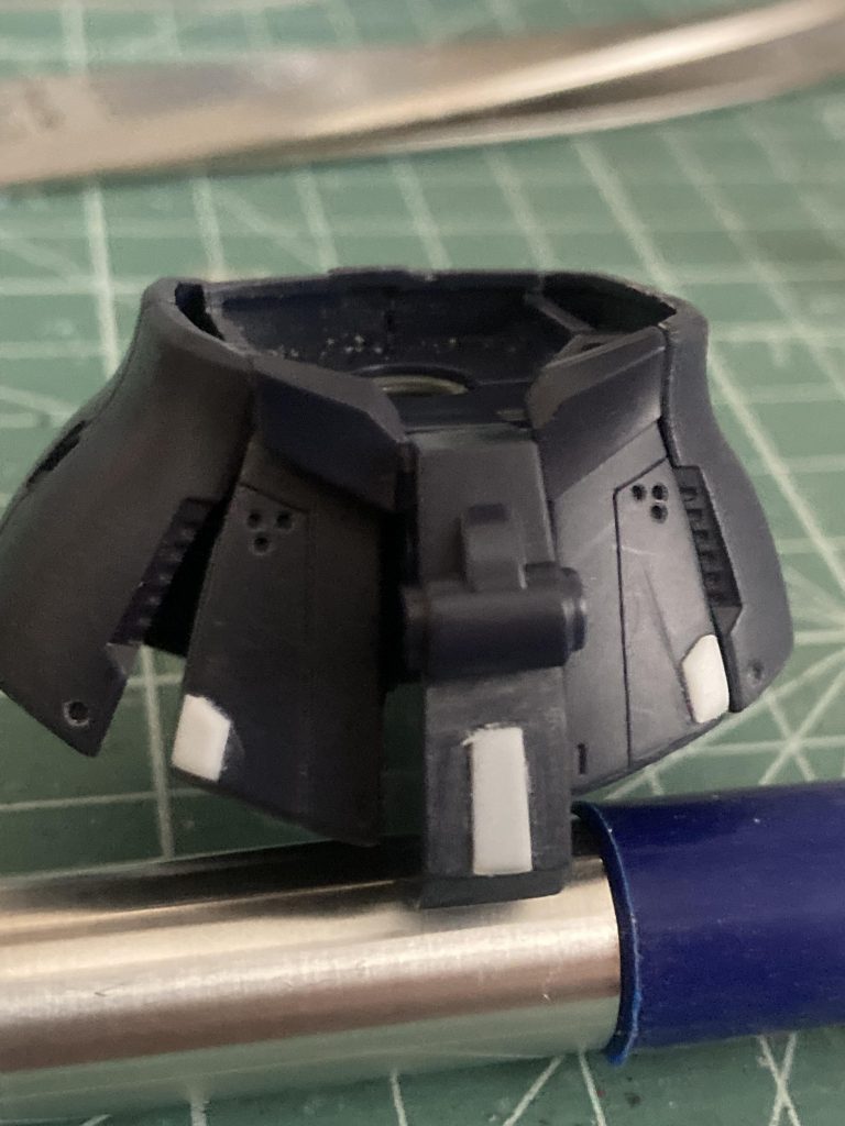 腰も少しだけディテール追加しております