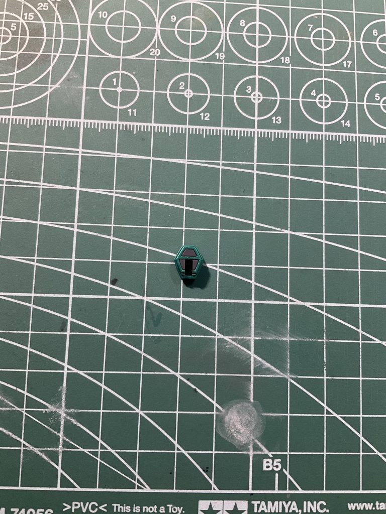 塗り分けが上手くいったお気に入りの胸パーツ。