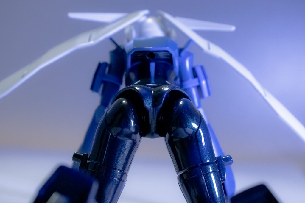 クリアは厚めに塗ったので光を当てるとかなり反射します