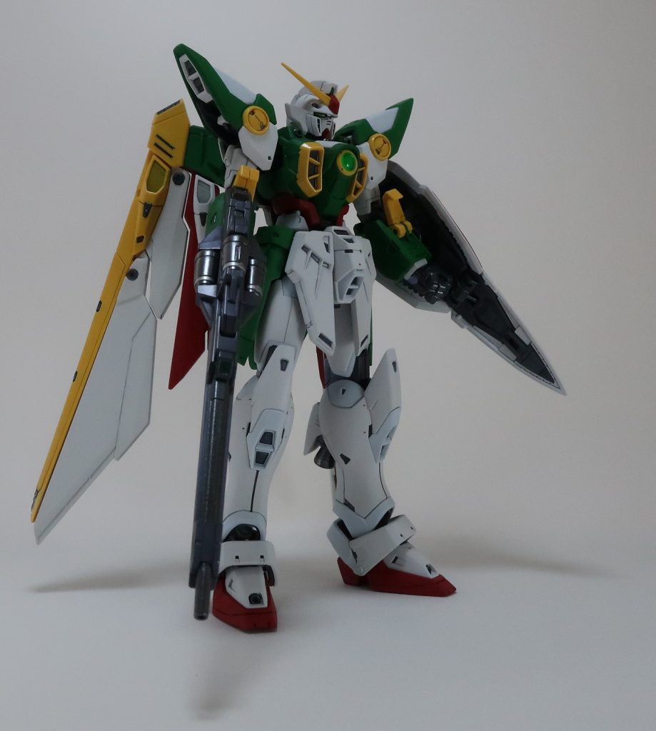 緑、赤はHGフェニーチェの説明書通りの色で塗装しています。