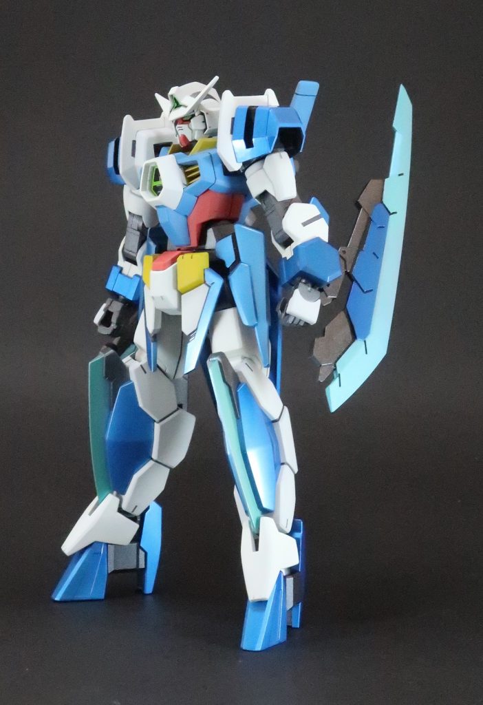 写真ではまったく伝わりませんが、スネと武器の刃部分はガイアノーツの偏光塗料｢パステルプリズム ミントグリーン ライトブルー｣(長い)を使ったので見る角度によって緑から薄い青に変化します。