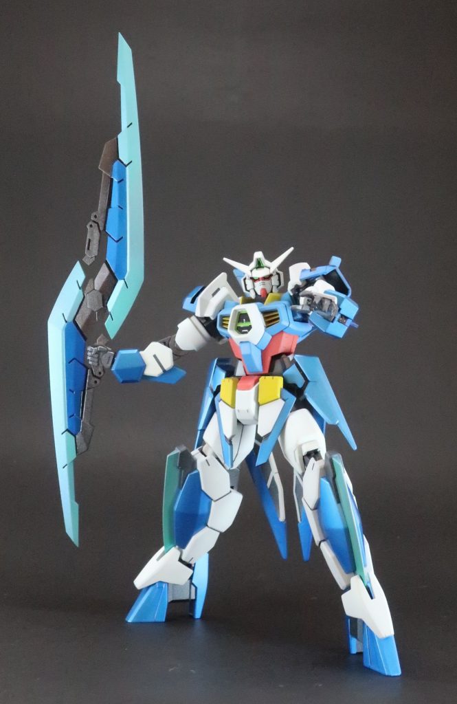 武器はこのように連結もできます。これも武器同士のテンションで繋がっているだけで塗装ハゲ不可避なので、磁石による接続に変更。