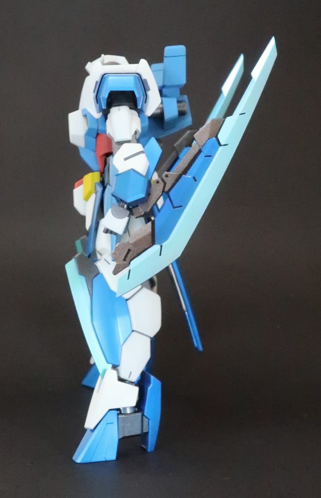 武器の腕への取り付けは溝に差し込むだけで塗装ハゲ不可避だったので、溝を少し拡げた上でネオジム磁石での接続に変更しました。(これが悲劇の始まり…)