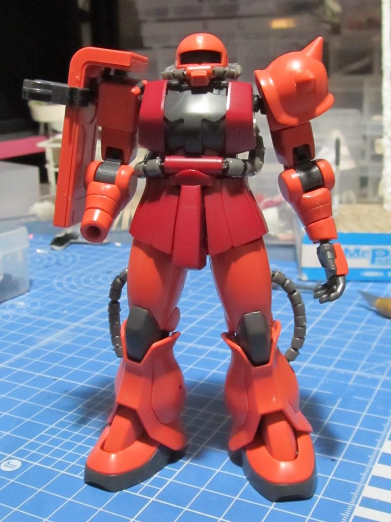 元キットはリバイブ版のシャアザクです。動力パイプをモビルパイプに交換しました。