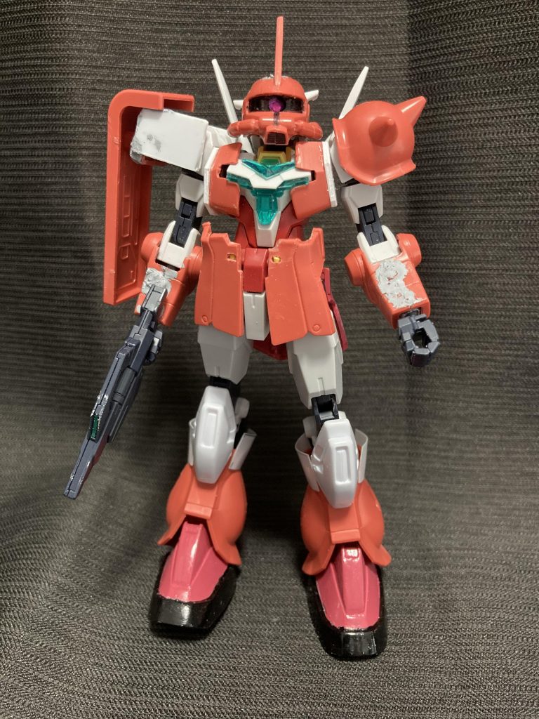 仕上げ前仮装着。この後、右肩ショルダーはプラ板で段差作って、手甲も取り付け部加工で嵌ったので追加しました。既存MSのアーマー流用、ジオン系はアルスコアガンダム用で作ったほうが良さそうですね。手に入ったら改修するか再制作したいと思います。ご覧いただきありがとうございました。