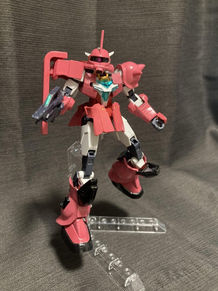 どう見ても罰ゲーム。ポーズが酷かったので、撮影し直しました。きっとコアガンダムのままでいた方がが強いまでありますw脚部、肩の接合部分はプラ板切り出し加工。腕の接合部分は本体側はサイズの合うポリキャップ流用、拳はプラパイプを加工してジョイントにしています。