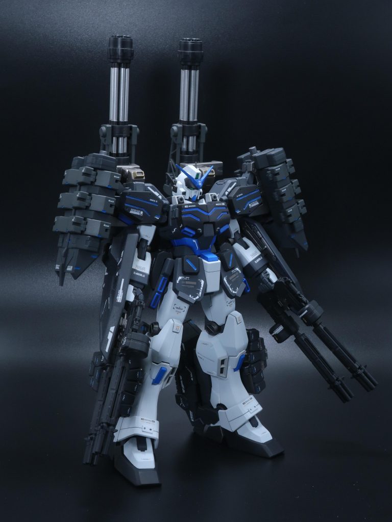 ガトリング関連とバックパック以外は元のキットにほとんど手を入れていません。無改造ではスタイルがいいキットなので火器が好きな人にはオススメしたい機体の一つです。