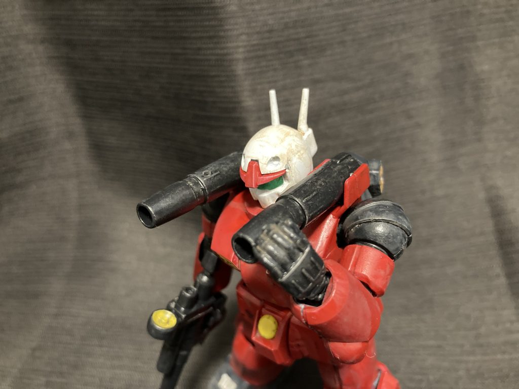 頭部は合わせ目加工もそうですが、白に塗るのが一番大変でした。下地処理って大事ですね。