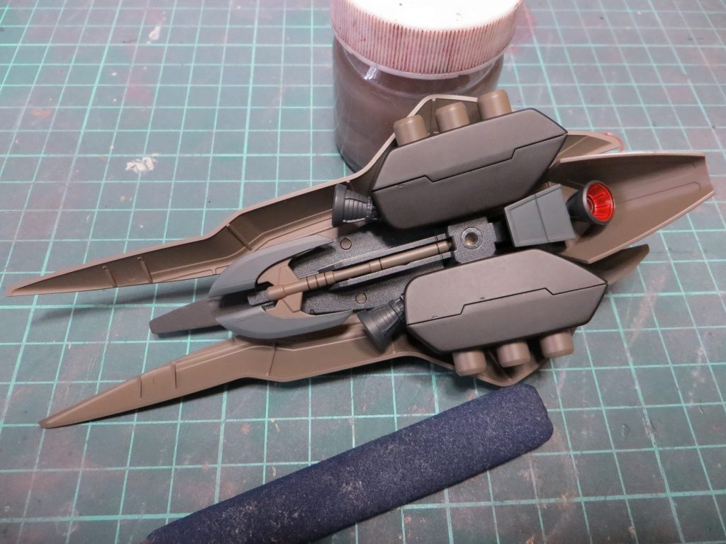 バインダー裏側。サザビーと同じトマホークを格納。