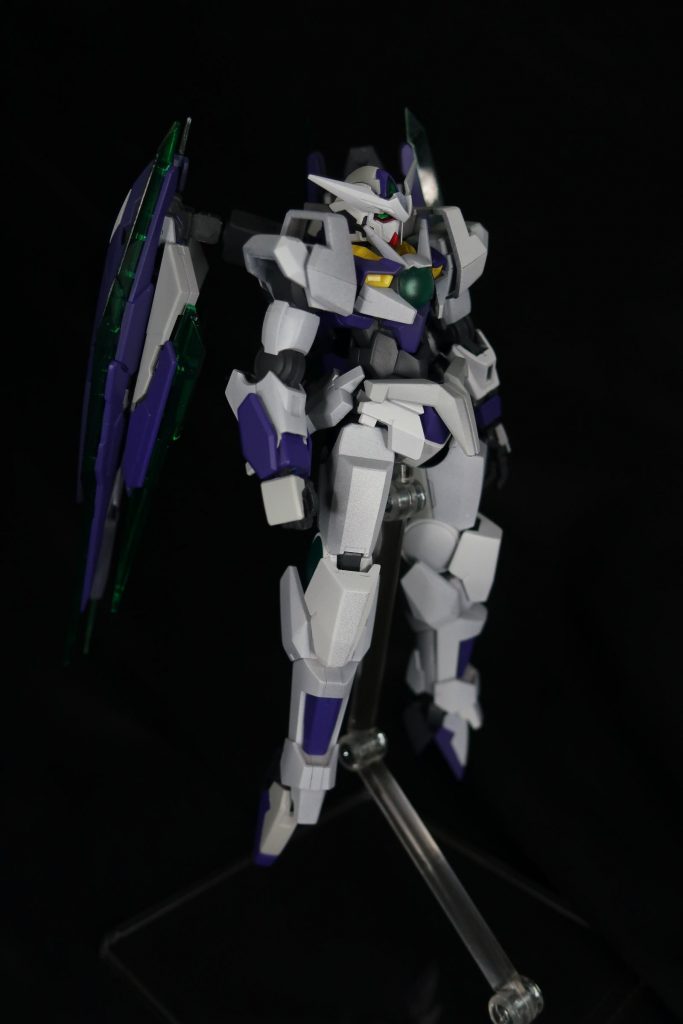 顔と腕のクリアパーツがはまってません。