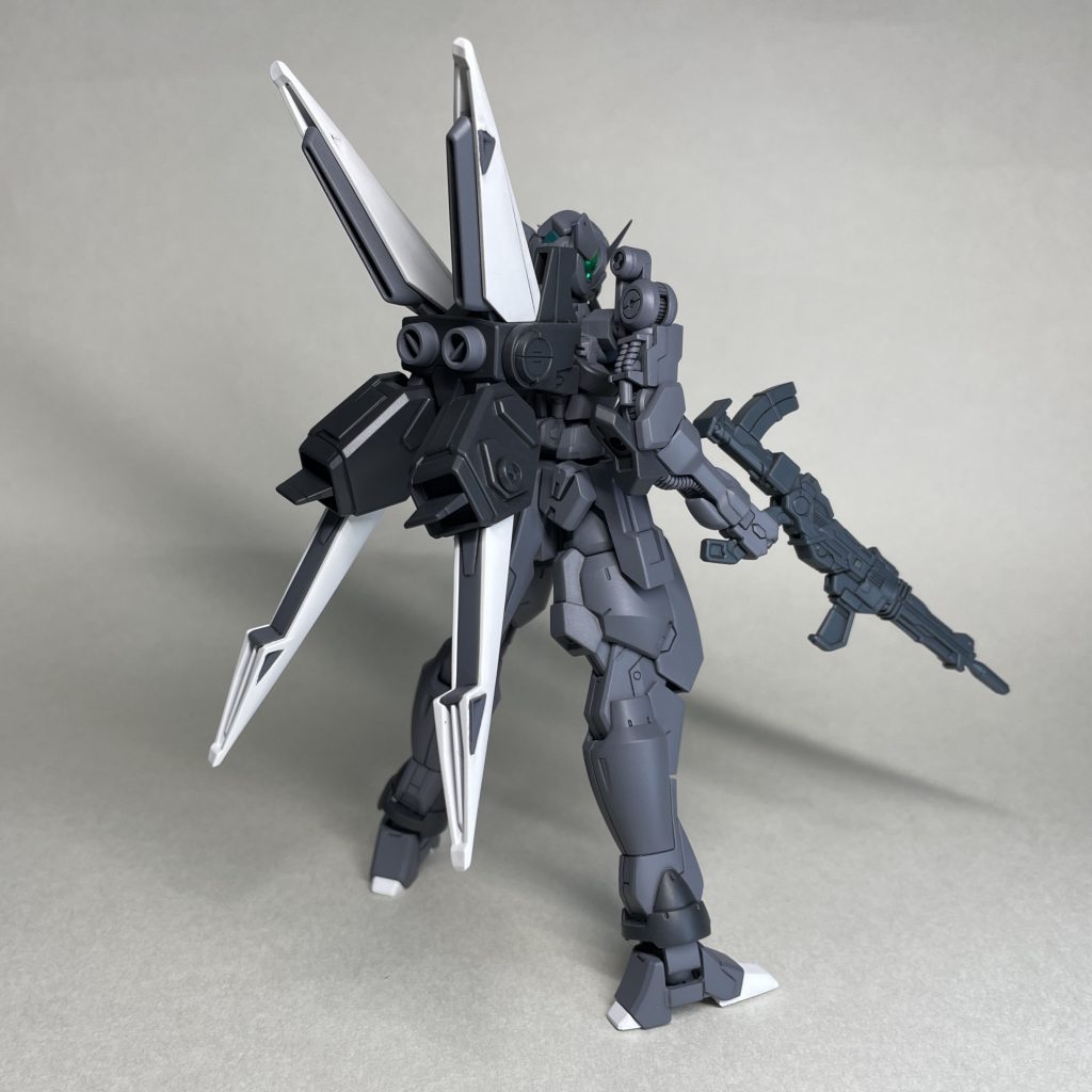 うしろ以下のパーツを使ってミキシングしました。頭部:RG ガンダムエクシア胴体:HG ガンダムアストレイ(肩をボールジョイント受けに変更)腰ビームサーベルラック:HG Gサイフォス腕:HG ガンダムバルバトス第一形態脚:HG Gサイフォスバックパック:HG ガンダムアストレイ(フライトユニット)右手武器:GMGMウェポンズ武器左手武器:HG ケルディムガンダム GNビームピストルⅡ