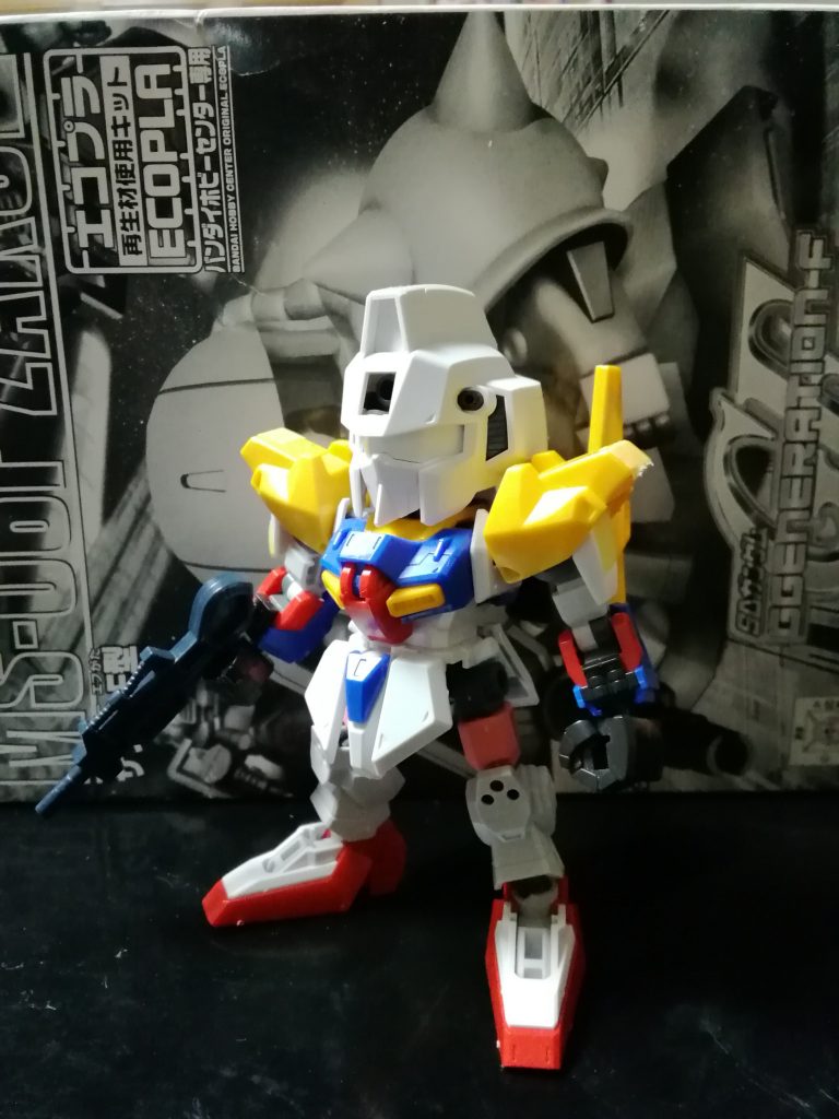 素体はSDCSのゼータガンダム。それに、SDGジェネシリーズの百式のジャンクパーツ、BB戦士デルタプラスのジャンクパーツ、更にSDCS陸戦型ガンダムの脚部パーツを使用してそれっぽい形にしています。