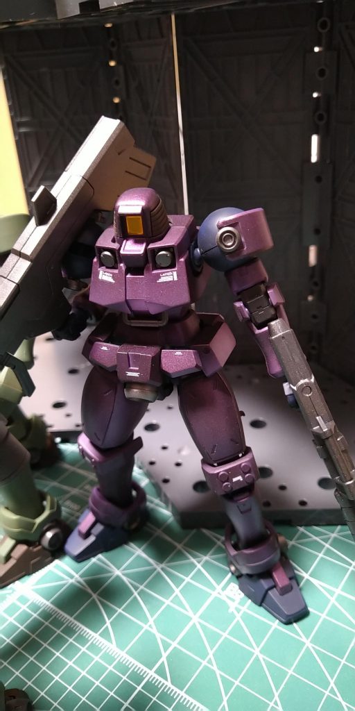 宇宙仕様はメタリック塗装 純色メタリックのレッドとブルーを混色しています