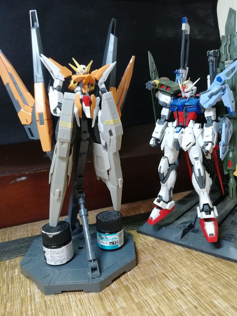 仮組。MGストライクとサイズ比較してました。