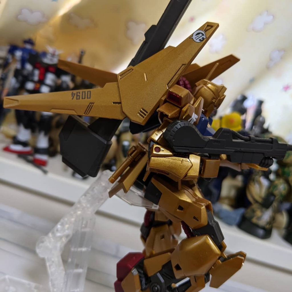 ここからは製作についてです。今回は百式の金色をガイアカラーのブライトゴールドで塗装し他はすべてつや消ししました。 