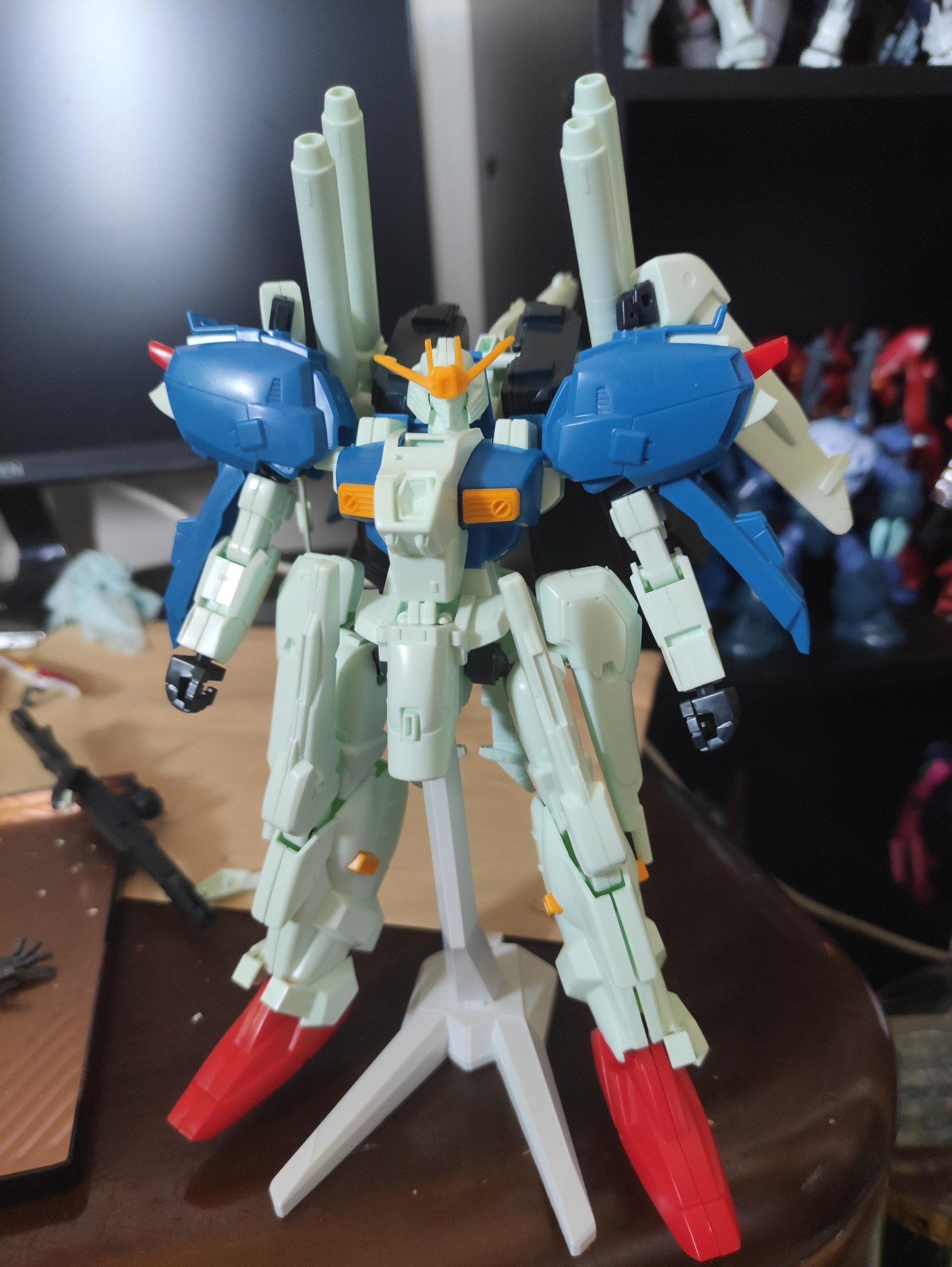 Zガンダム HG ゴールド 【非売品】 EXSガンプラおまけ付き写真678は