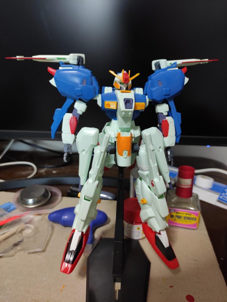 部分塗装がほぼほぼ終わった状態肩関節を30MMのものに、股関節はバトルアームアームズのボールジョイントに、ハンドパーツはコトブキヤのモデリングサポートグッズに交換しましたプラ板で足の延長工作にも挑戦しました(汚いですが…)ガンマカ、Mrカラー筆塗り、缶スプレーで塗装しました