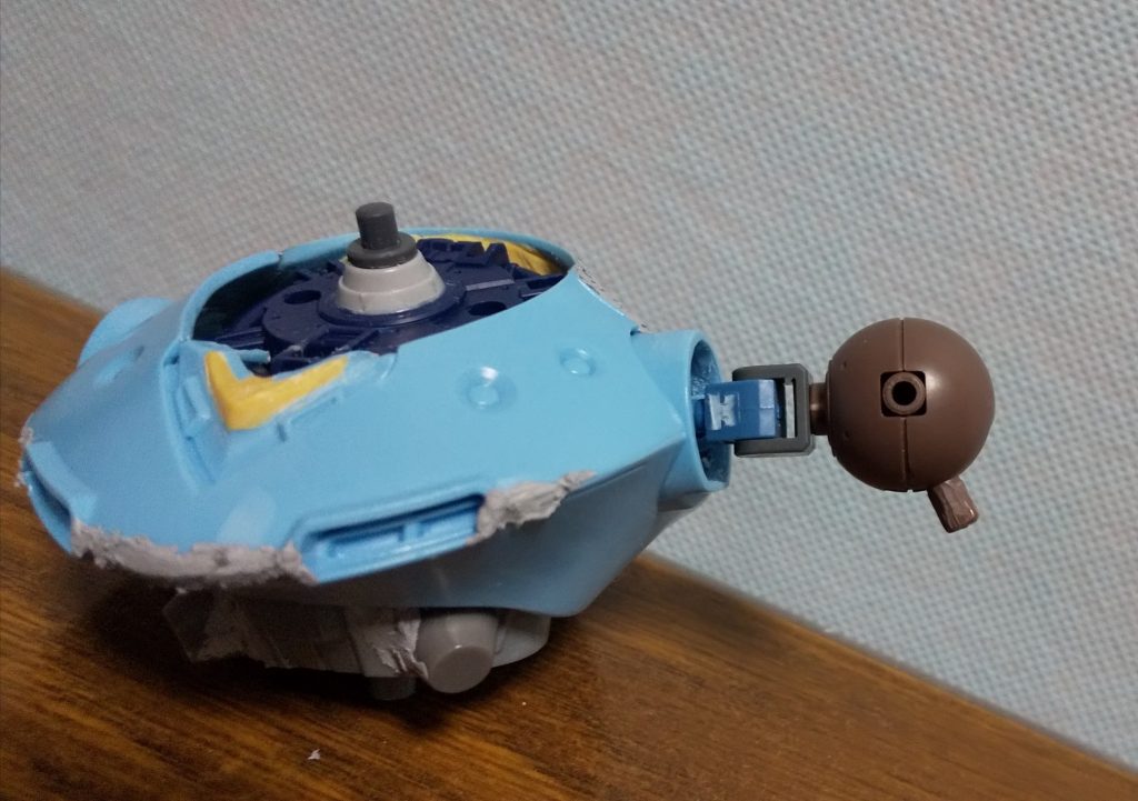 肩関節はスライド+基部でのロール+スイング+スイング側の角度変更箇所のロールの複合関節で、広い範囲の可動を確保。
