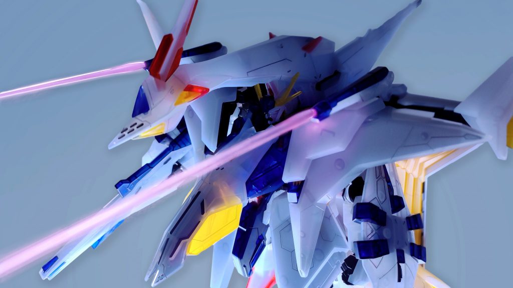 素体の透明感を活かしたかったのでデカールなどは一切使用せず、ミノフスキーフライトユニットなどの一部はあえて塗装していないので、厳密には全塗装ではありません。