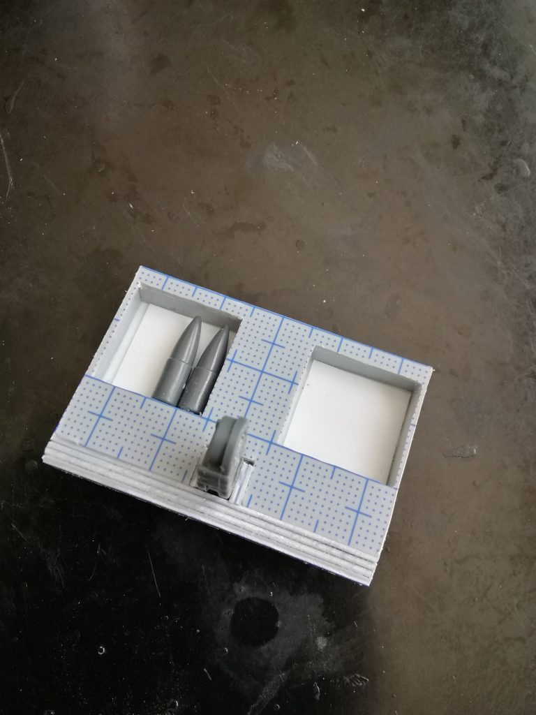 バックコンテナには、ボールデンアームズに付属するミサイルパーツを格納出来るように製作しました。