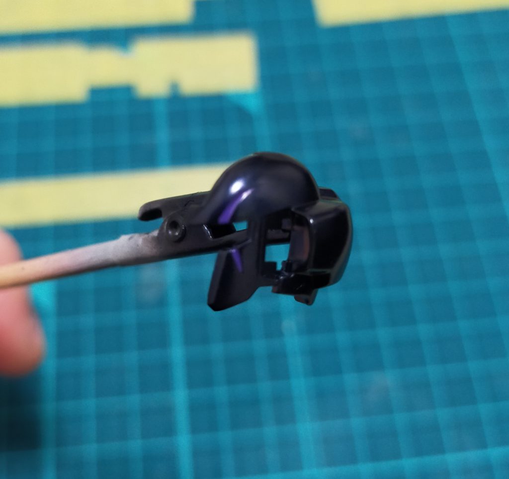 顔のラインはエナメル塗料での塗装です。