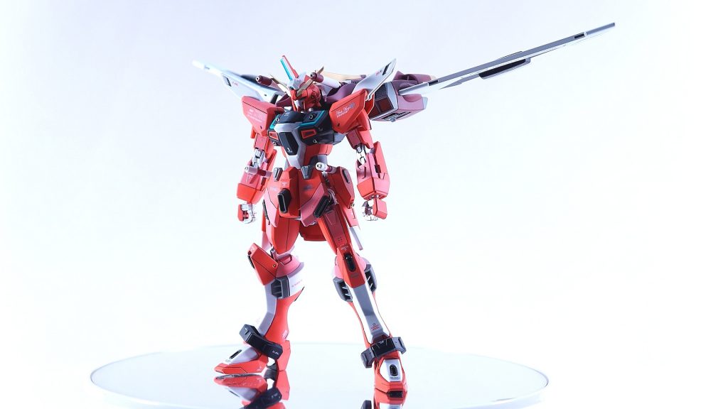 すさまじいバランスでファトゥム展開しても自立する。