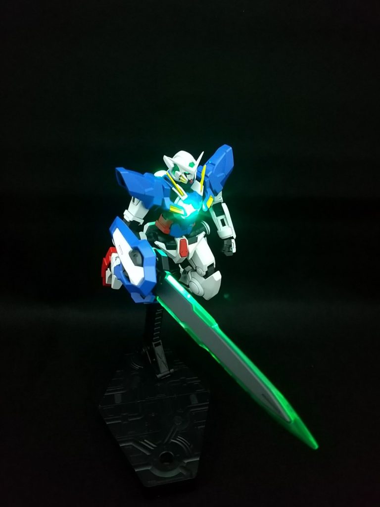 HGでアニメのようにツインアイを光らせることができました。