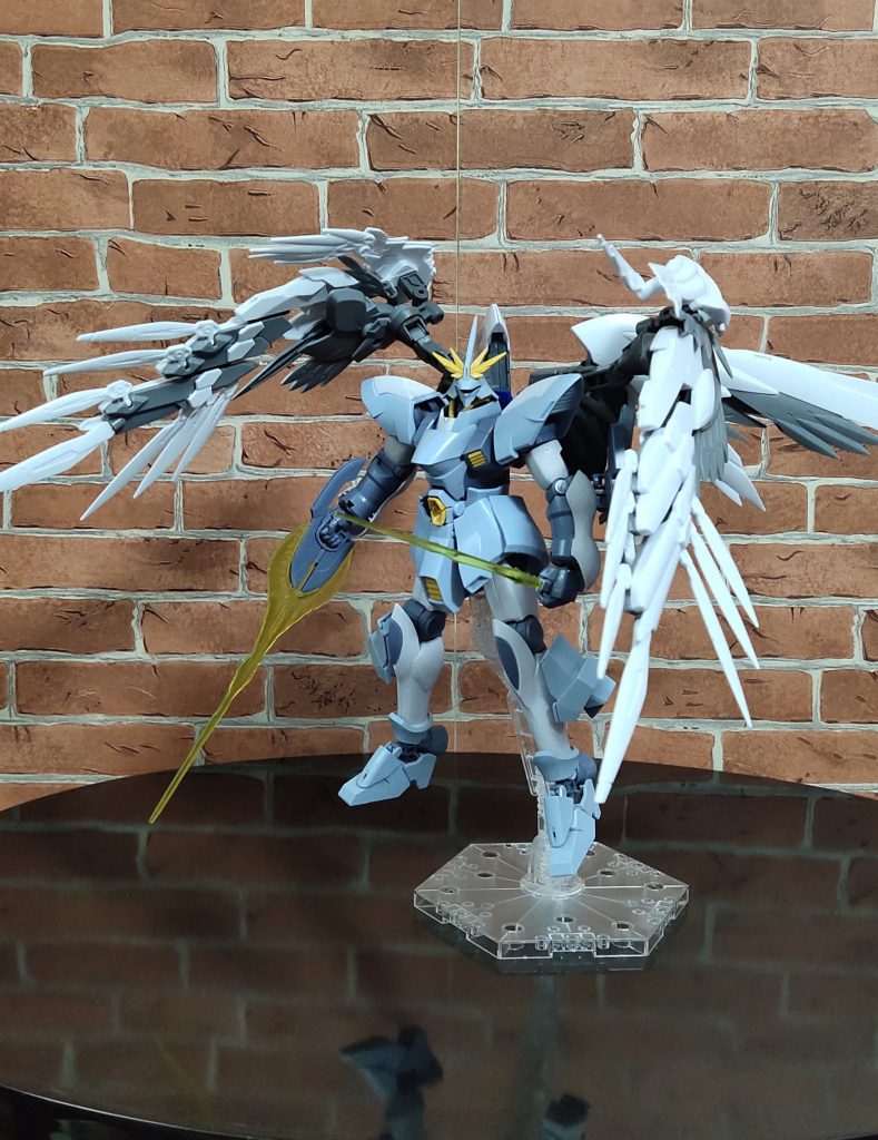 I drilled a 3mm hole in the center of the dorsal aspect of the back and glued a clip connector from 30 minute mission kit. Combining both attachments, the wing unit looks full and aesthetically pleasing.