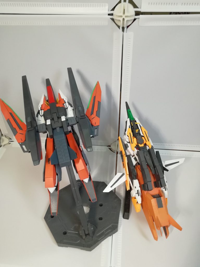 同じくTriph@様のキュリオス用テールブースターと。アーチャーアリオスとも並べたいですね。