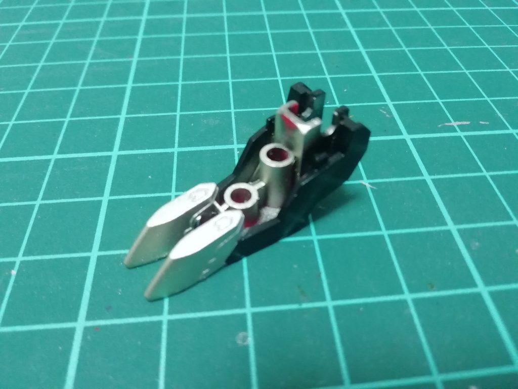 足もより獣寄りにしたかったので厄祭戦時を作る過程でこちらもルプスレクスの物にしました。