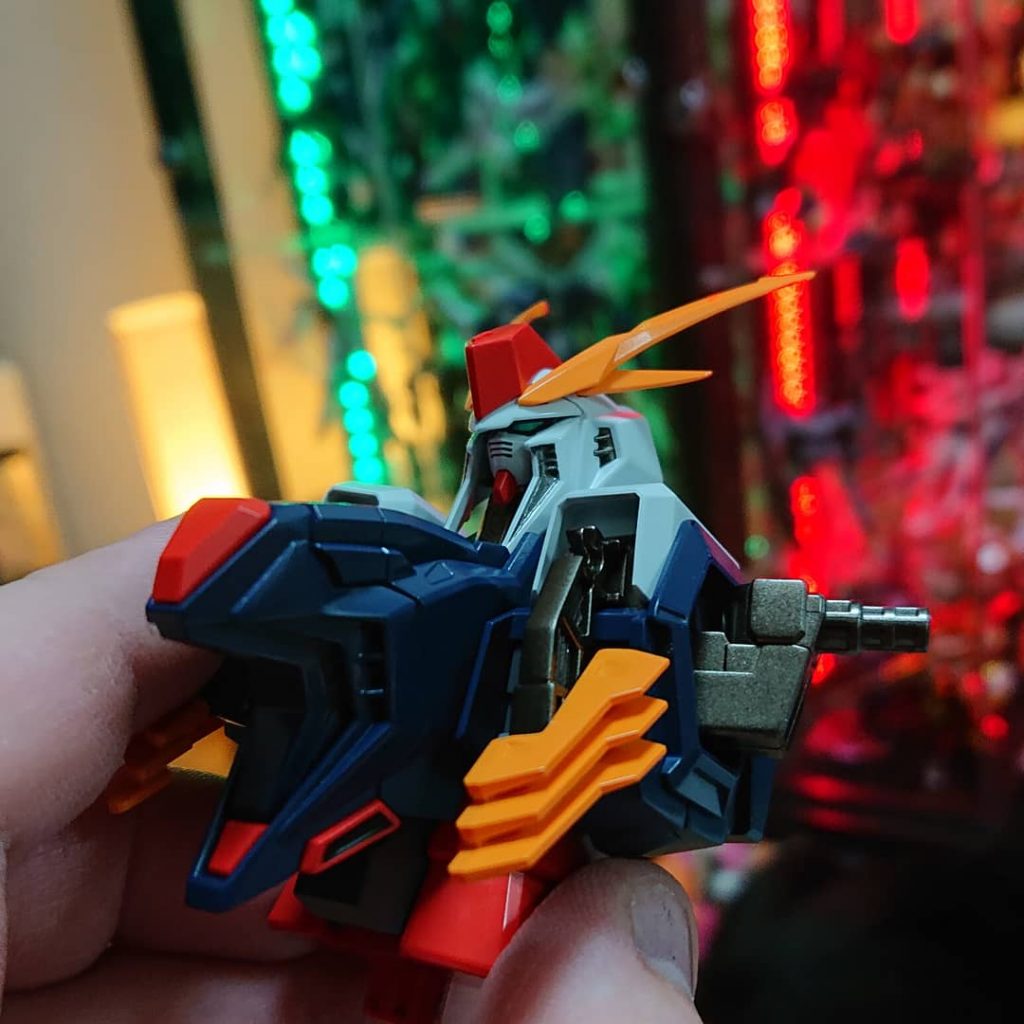 カラーリングはゲーム寄り。