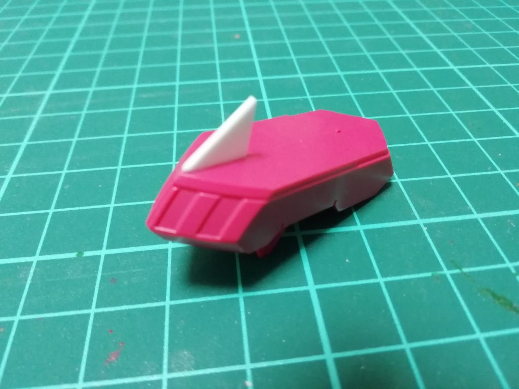 頭部カバーの角。こちらも角度の調整が大変でした