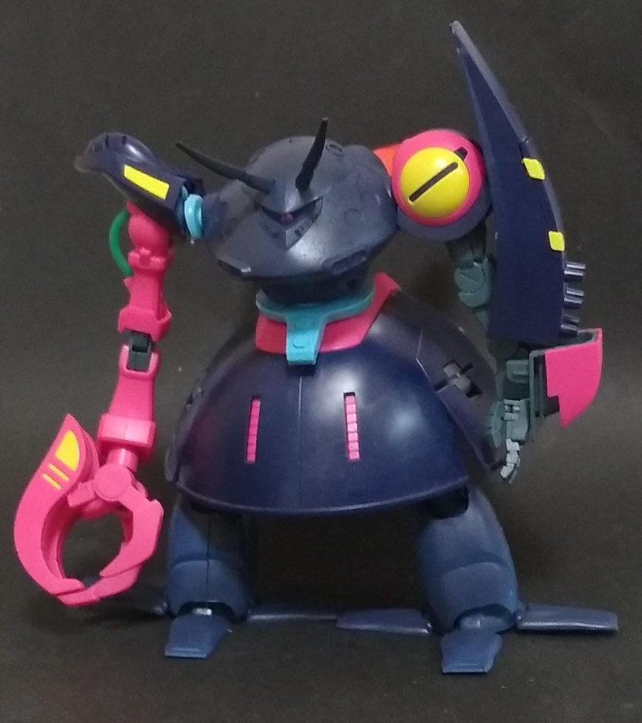 形はいけそうだけど、塗り分けがいくら考えても思いつかずにハイゴッグカラーにすることにしました。