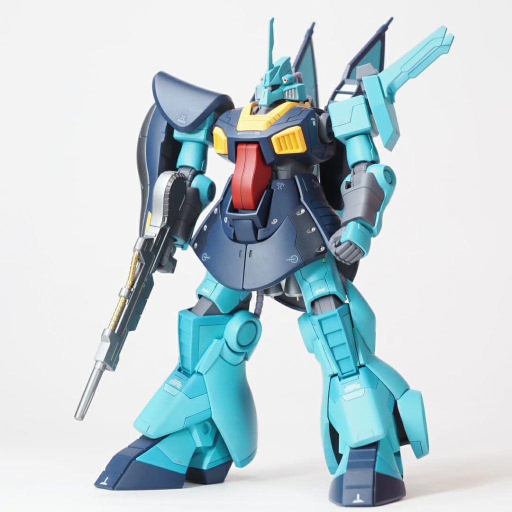 所々スジボリとプラ板でのディテールアップを施してあります。ちょこっと入れるとバランスが難しい。