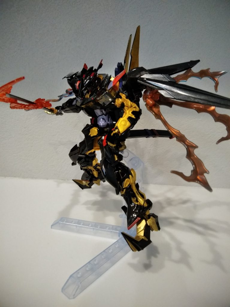 抜刀！炎の翼が噴き出す！