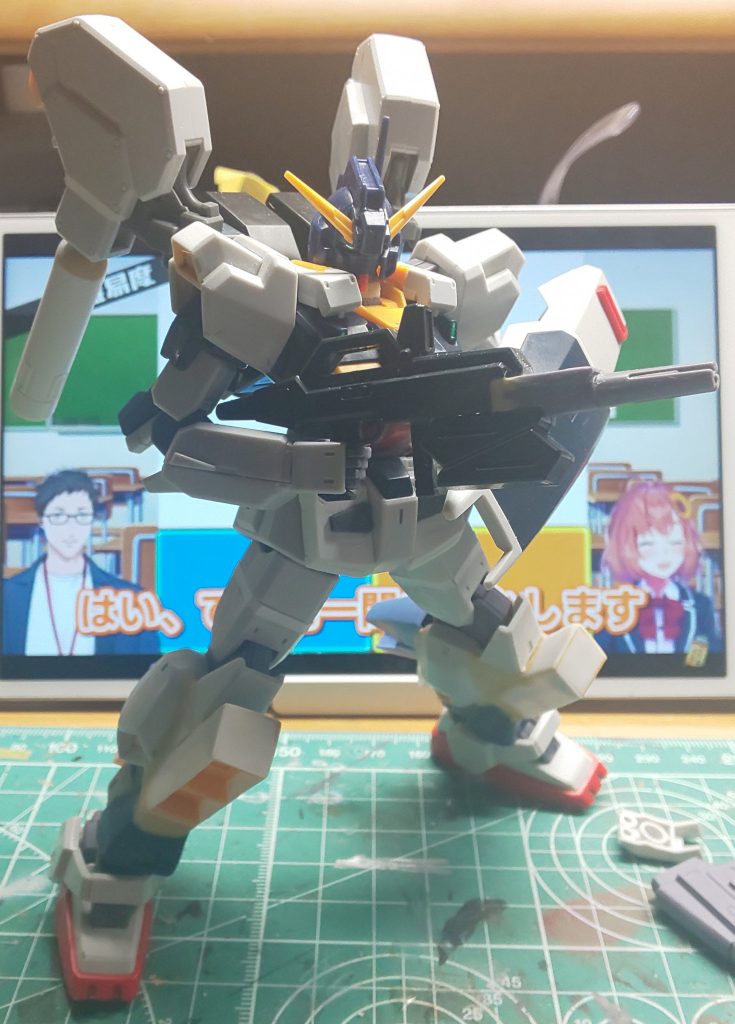 太もも2㎜ほど延長。プロペラントタンクはシナンジュのものを短くしました。後ろの背景は気にしないでください笑