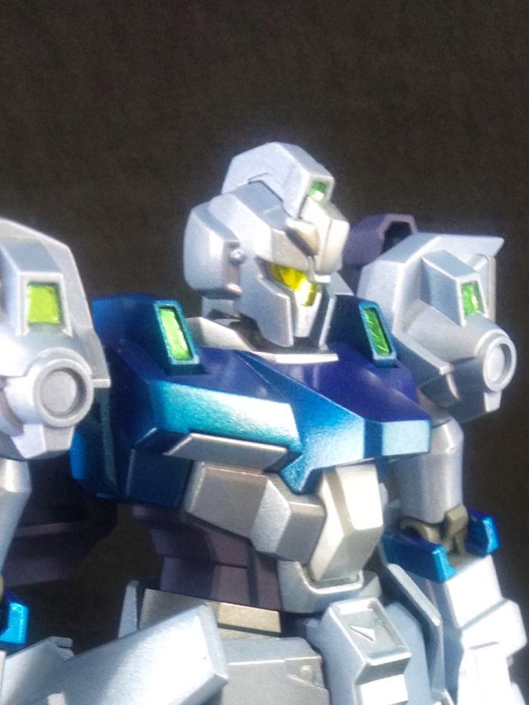 脳内設定！ラプラス戦争中に中破した機体を早期復帰させる為に現地改修したもの。特に変形まわりの破損が激しくツインのブースターだけが残った為、MS形態固定で運用し続けた。間に合わせ感が強いものの、変形がない分扱い易く、ブースター側面のハードポイントから拡張性もそれなりと、意外と柔軟性はあったようだ。なお、カラーリングがデルタプラスと似通っているが提案者の趣味であり、全くの偶然である。30MMによる武装化はこちら