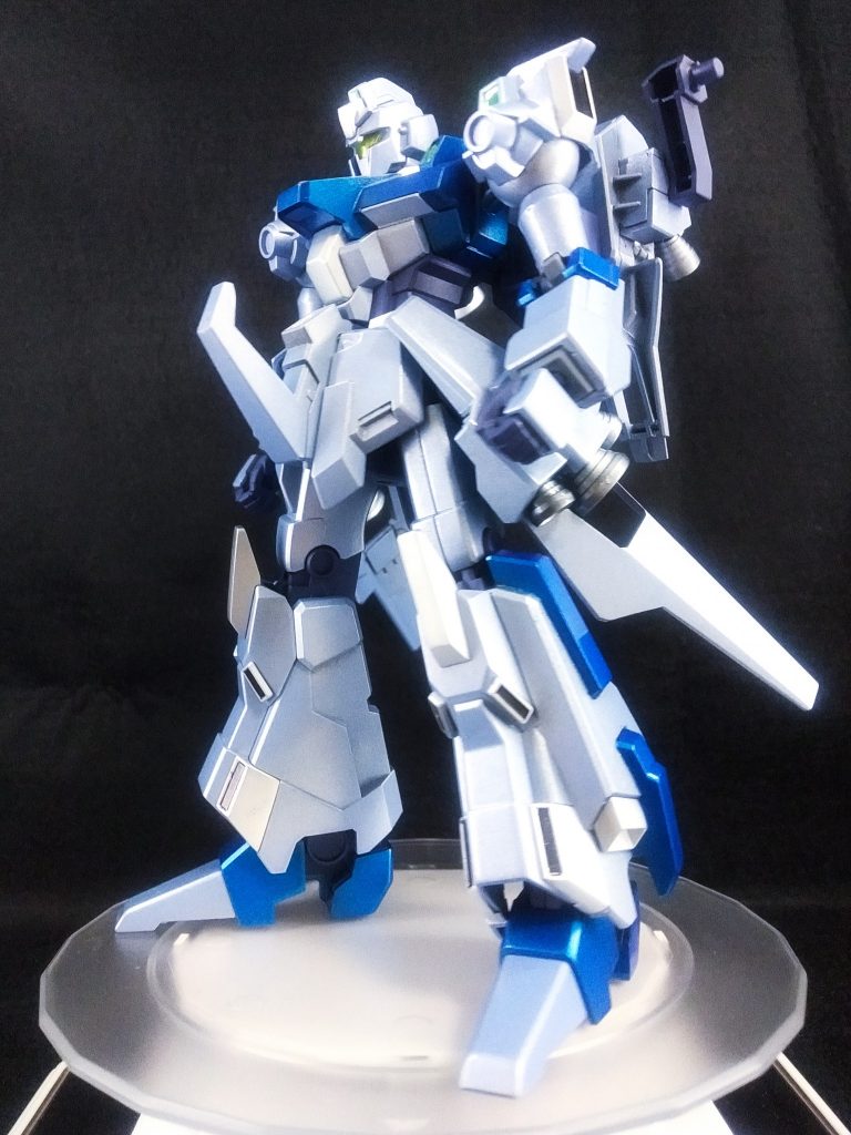 カラーは妻からのリクエストです。ABSパーツ部分は破損が怖くてクリアーコートのみです。クレオス:メタリックブルータミヤ:パールライトブルーガイア:パールシルバーガイア:マーズダークブルーを使っています。塗ってからデルタプラスやん！と思いましたが、妻はデルタプラスを知らないので偶然です（笑）