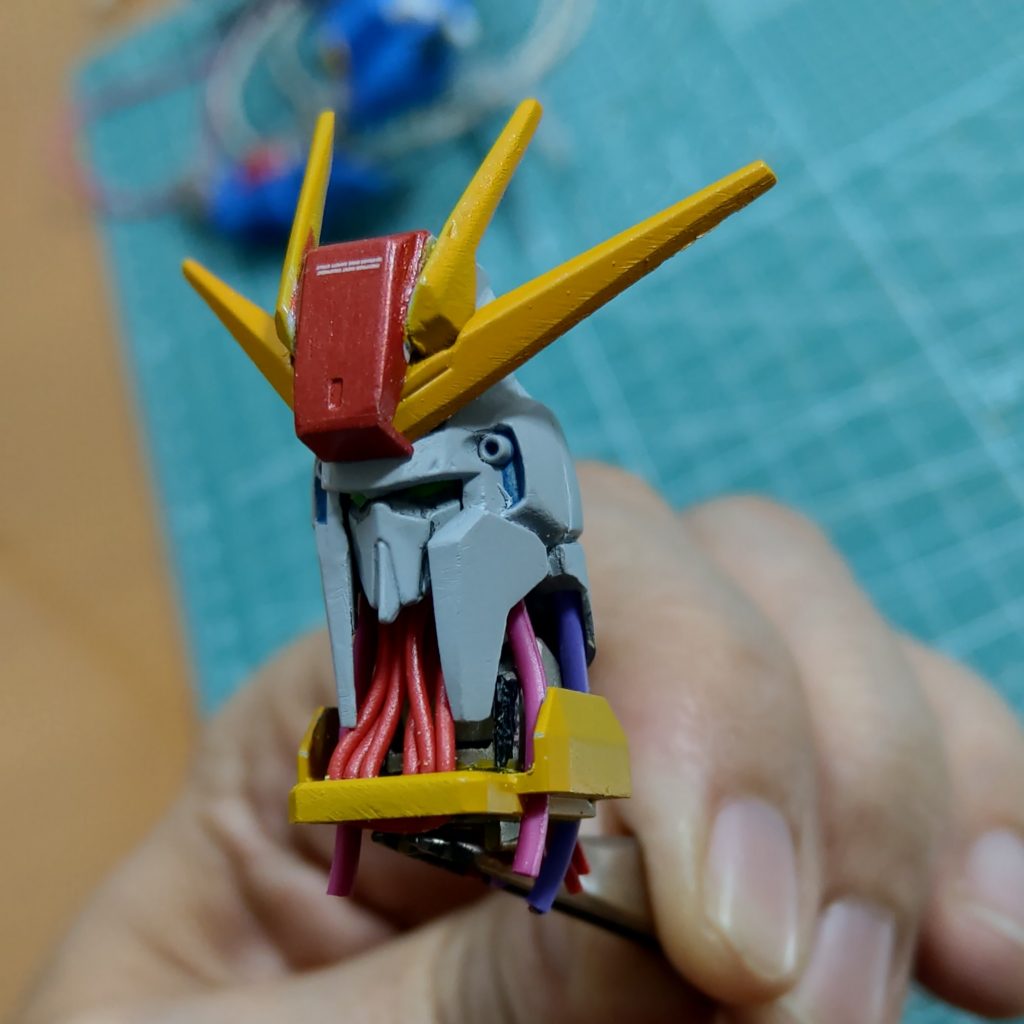 首もとのケーブルはリード線と100均のイヤホンのケーブル