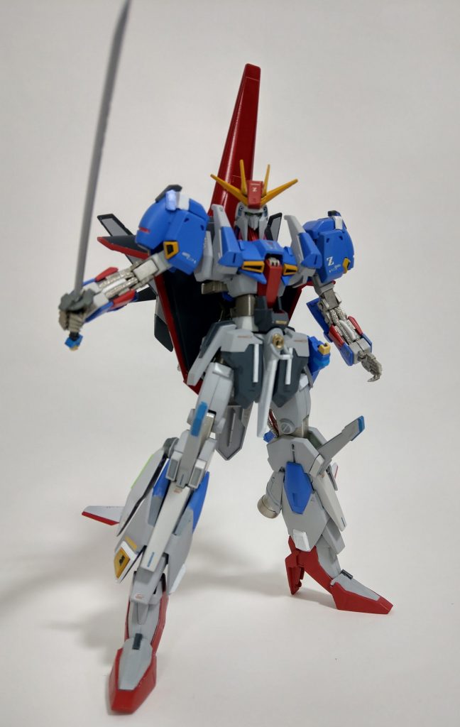 実体剣だけどガンダリウム合金位ならスパスパ切れるぞ。多分ビームも弾く。