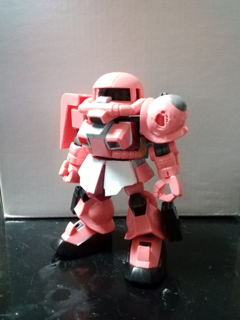 SDCSシャアザクを基軸に、バックパックにはSDCS陸戦型ガンダムのジャンクを、胸部にはシルエットブースターのジムボディを流用しています。