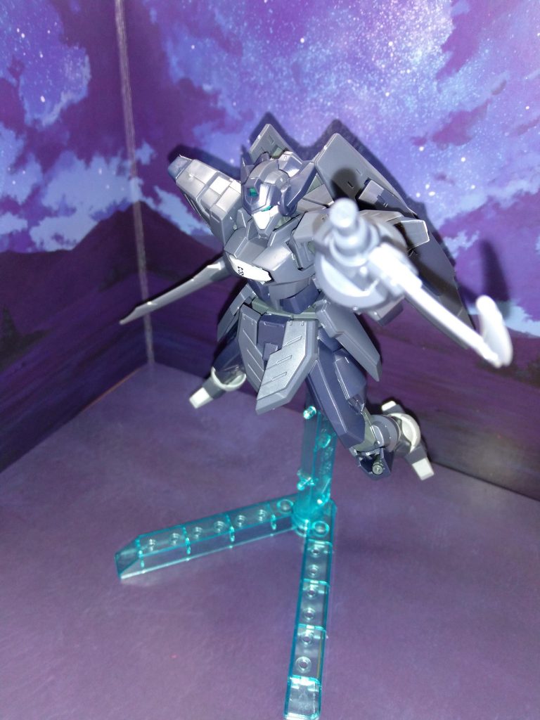 やっぱりAGE系なので可動範囲はいいですね👍でも、合わせ目は目立ちますね。