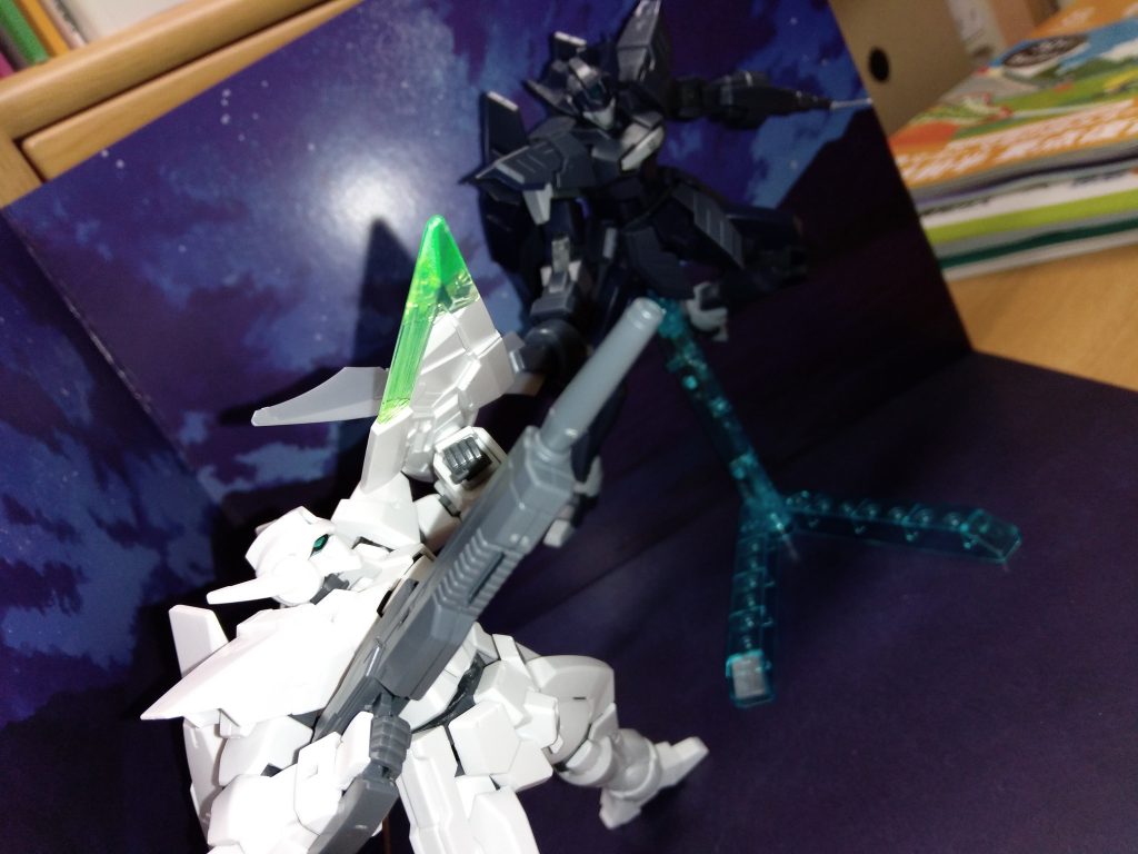 はみ出してしまったんですけど…気にしないで下さい🙇‍♀️Ｇバウンサーと戦わせて見ました！どっちがこの写真のメインか分かりませんねバウンサーが白くて…