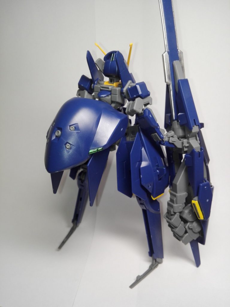 ヘイズルⅡ等と異なり、関節の色がグレーになっています。シールは注文しなかったので部分塗装していますがあとはほぼパチ組みです。コンポジット略はハイゼンスレイからぶんどりましたが、重いので後で返却しようかと…やっぱでかすぎだってこの武器!