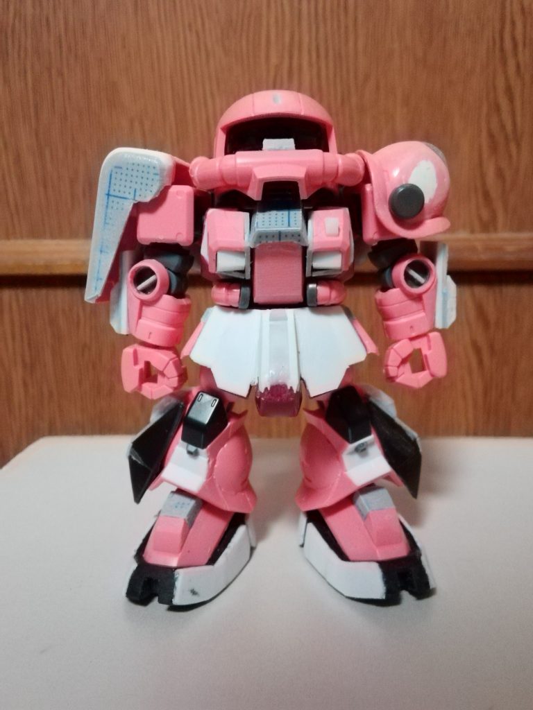 脚部スラスターユニットは、SDCSゼータガンダムのシールドパーツを加工して流用しています。プラ材でイチから製作しようと試みましたがなかなか出来ず、苦労したパーツのひとつです。