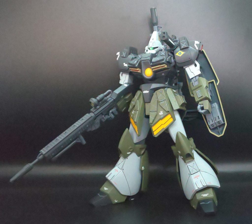 武器は試作型ビームライフルへの換装が可能です。ガルバルディのシールドもつけられるようにしました。