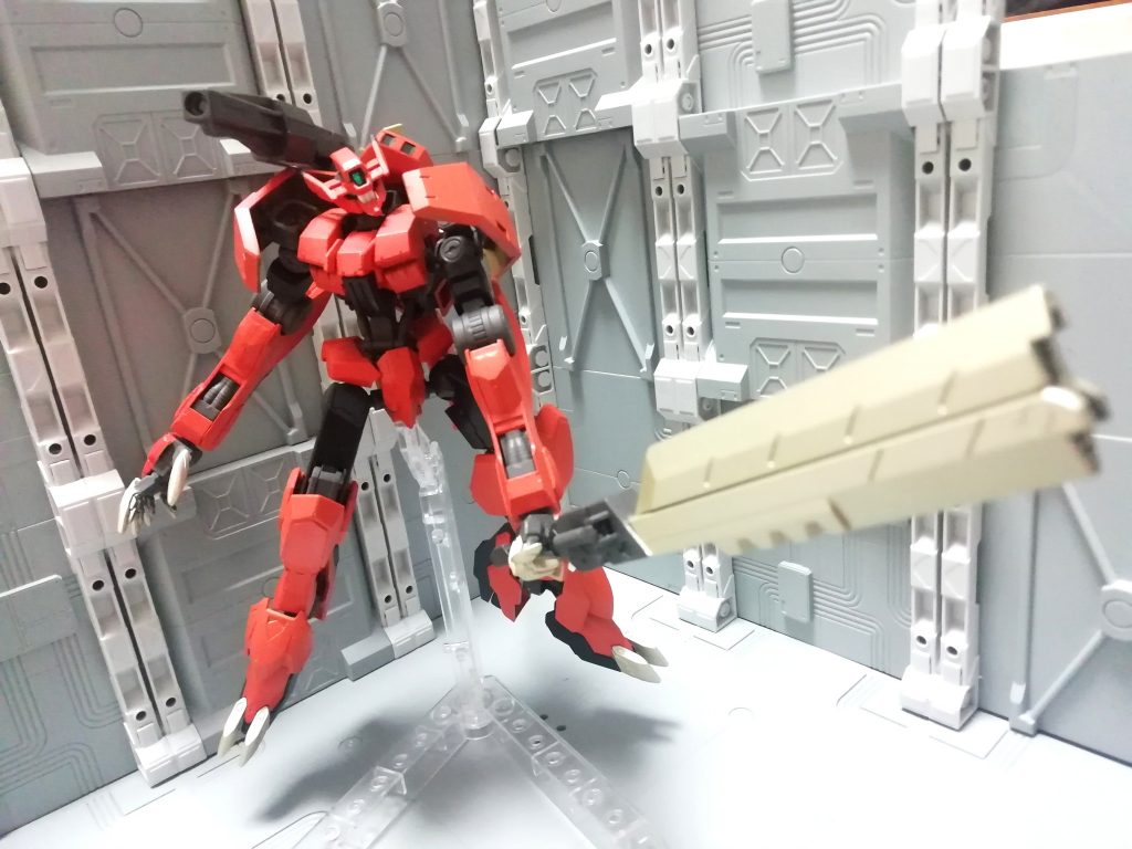 厄祭戦時から使われている超硬合金の大剣。遠い未来に合金をオミットした模倣品をアスタロトが使用している